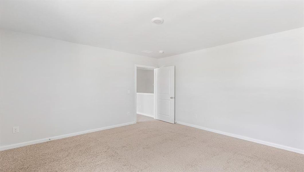 Spacious, unfurnished interior of a new home in Sherwood Manor, South Fulton (Image 14).