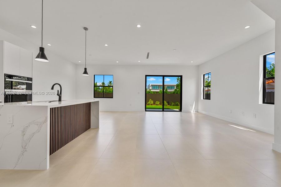 Spacious, unfurnished interior of a new home in , Miami (Image 24).