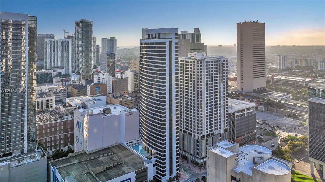 Condo located in Miami, FL showcasing its design and architecture (Image 38).