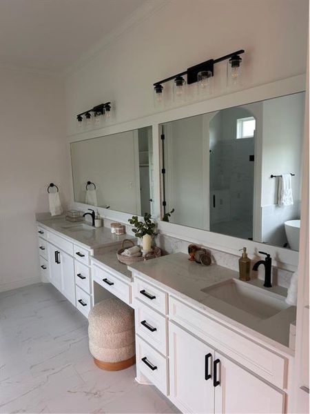 Furnished interior view inside a new home in , Weatherford (Image 15).