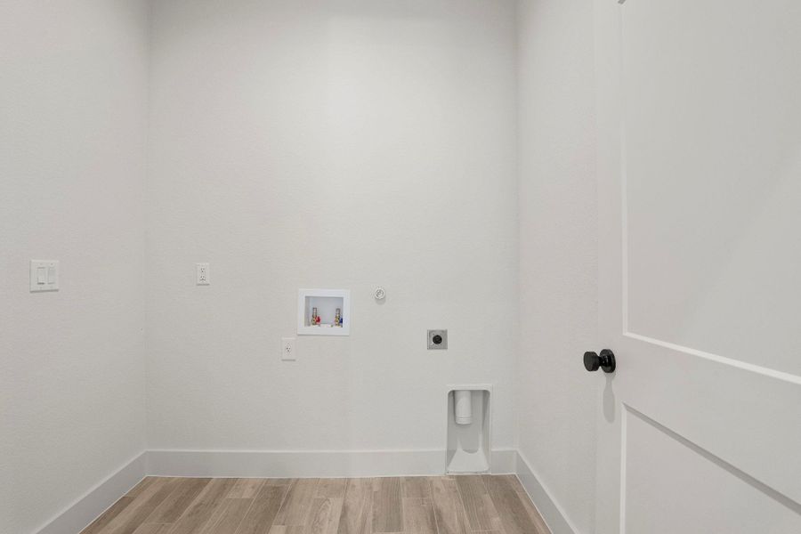 Spacious, unfurnished interior of a new home in , Wimberley (Image 21).