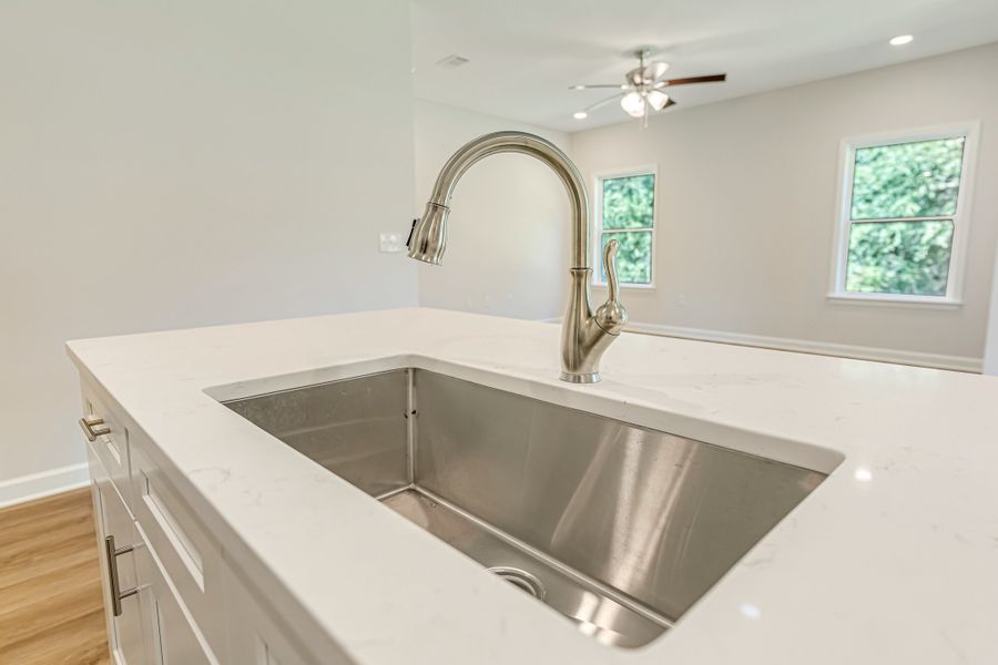 Representative interior finishes for a home built from the Elizabeth by CJL Homes in McCarthy Estates, Defuniak Springs (Image 17).