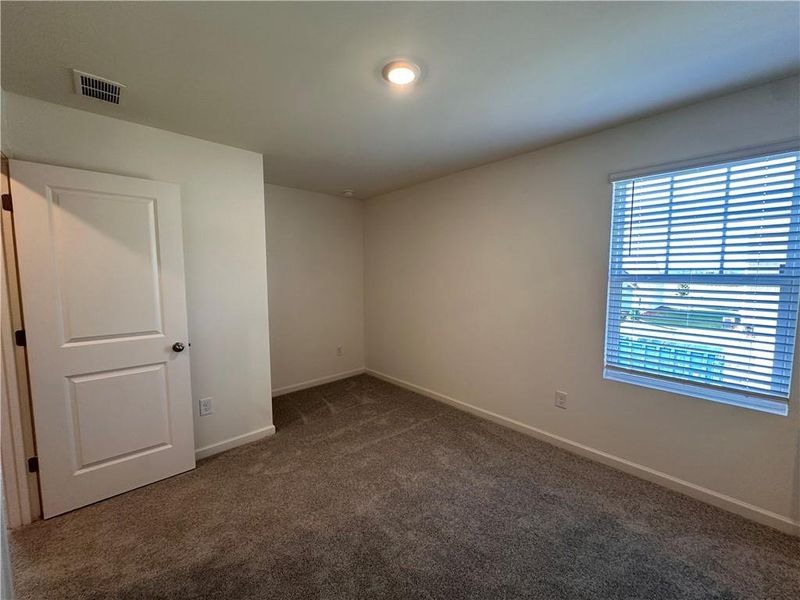 Spacious, unfurnished interior of a new home in Mt. Tabor Ridge, Dallas (Image 14).