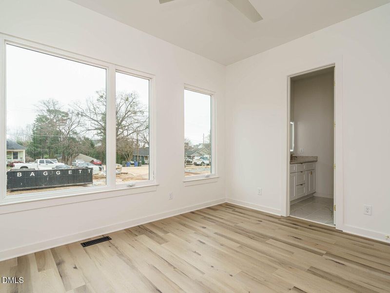 025-1280x960-primary-br