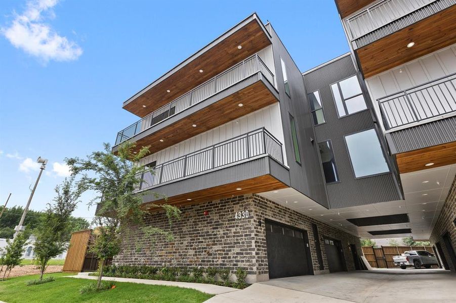 Front exterior of a new home in , Dallas, TX, highlighting curb appeal (Image 20). Front exterior of a new home in , Dallas, TX, highlighting curb appeal (Image 20).