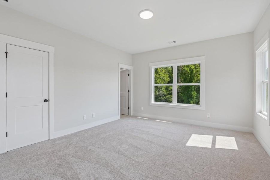 Spacious, unfurnished interior of a new home in Hillshire, Cumming (Image 32).