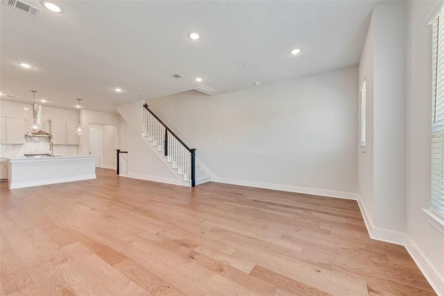 Spacious, unfurnished interior of a new home in Collin Creek, Plano (Image 15).