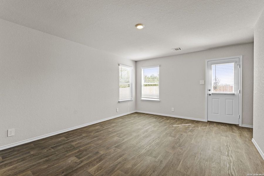 Spacious, unfurnished interior of a new home in Redbird Ranch, San Antonio (Image 16).