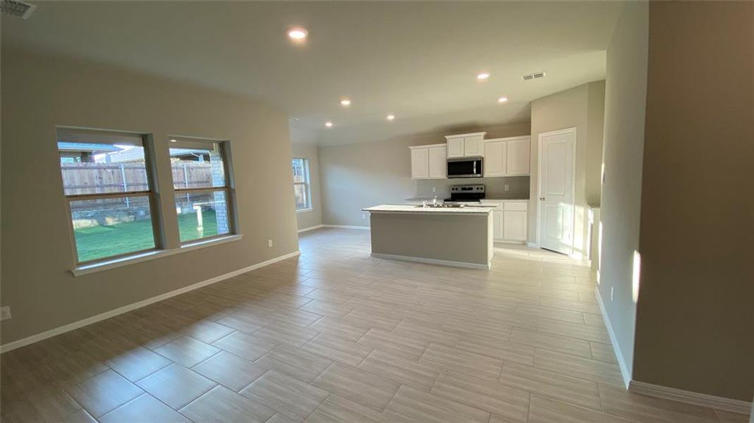 Spacious, unfurnished interior of a new home in Meadowbrook Estates, Cleburne (Image 14). Spacious, unfurnished interior of a new home in Meadowbrook Estates, Cleburne (Image 14).
