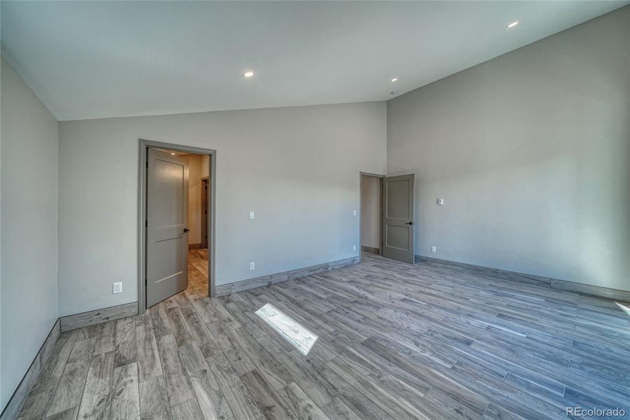 Spacious, unfurnished interior of a new home in , Leadville (Image 23).