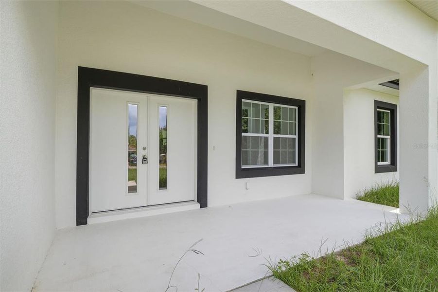 Exterior details and patio area of a home in , Citrus Springs (Image 3).