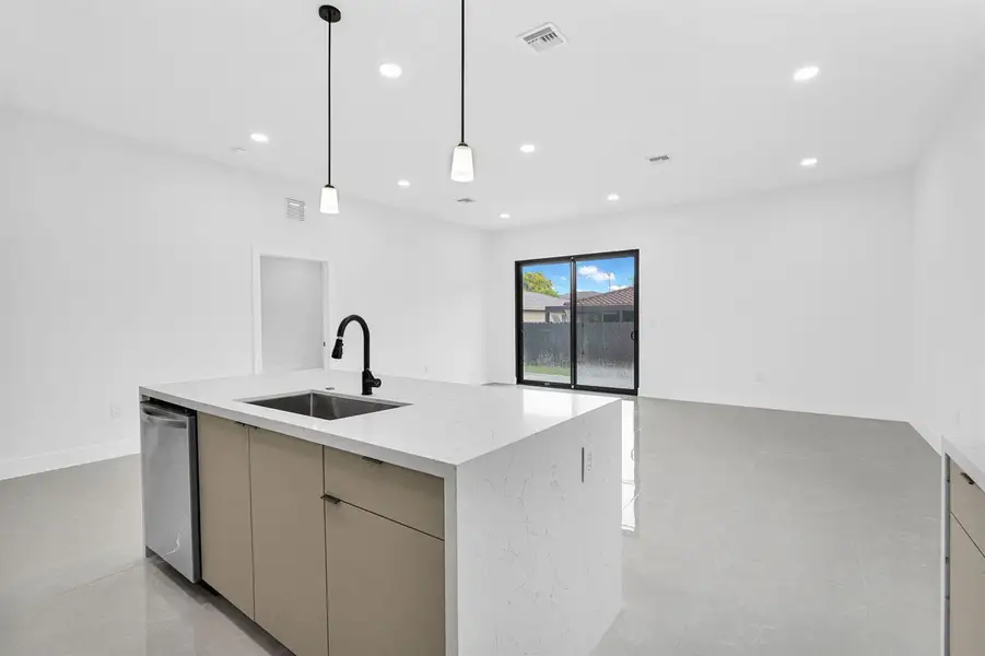 9-web-or-mls-DSC00074 9-web-or-mls-DSC00074