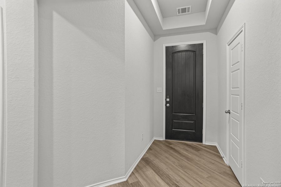 Spacious, unfurnished interior of a new home in Rhine Valley, Schertz (Image 19).