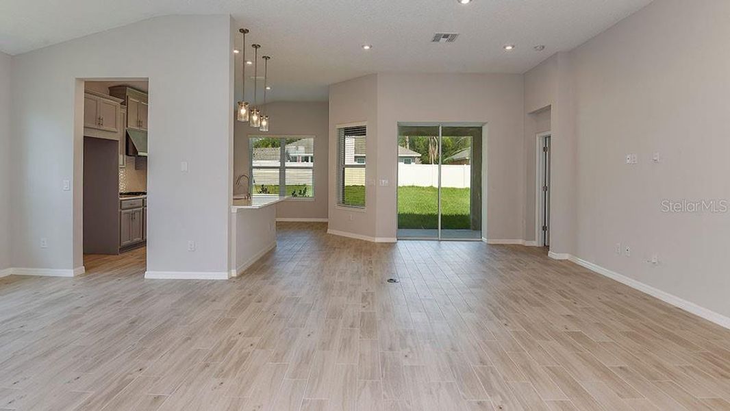 Spacious, unfurnished interior of a new home in Palms at Coasterra, Palmetto (Image 9).