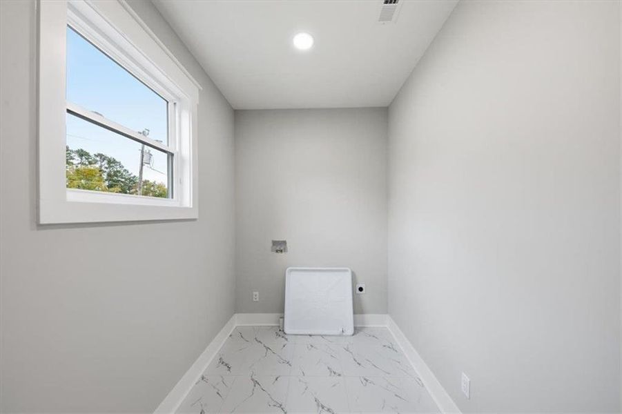 Spacious, unfurnished interior of a new home in , Acworth (Image 33).