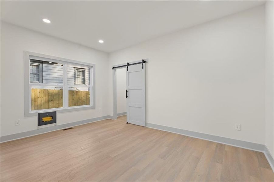 Spacious, unfurnished interior of a new home in , Atlanta (Image 37).