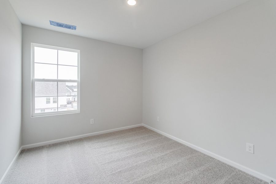 Spacious, unfurnished interior of a new home in Astoria, Columbia (Image 25).