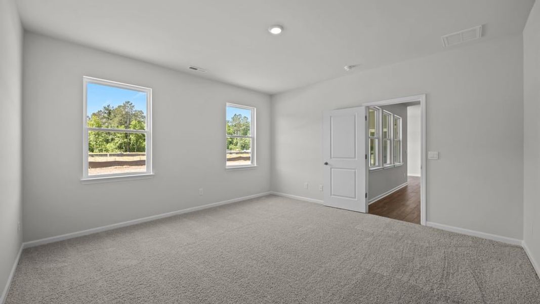 Spacious, unfurnished interior of a new home in East Ridge, Ayden (Image 20).