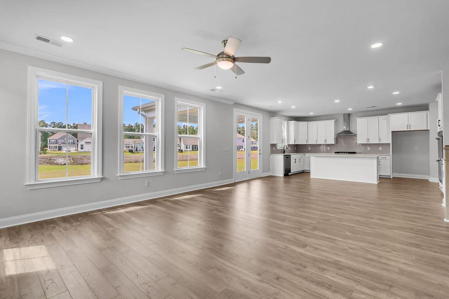 Spacious, unfurnished interior of a new home in Tidewater at Lakes of Cane Bay, Summerville (Image 19).