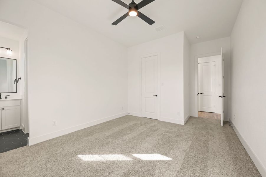 Spacious, unfurnished interior of a new home in NorthGlen, Haslet (Image 39).