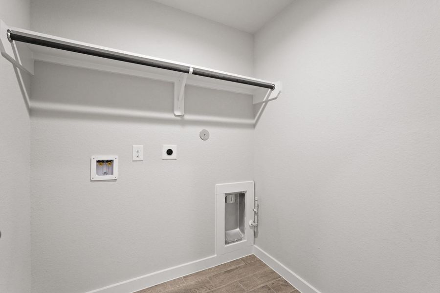 Spacious, unfurnished interior of a new home in Morton Creek Ranch, Katy (Image 15).