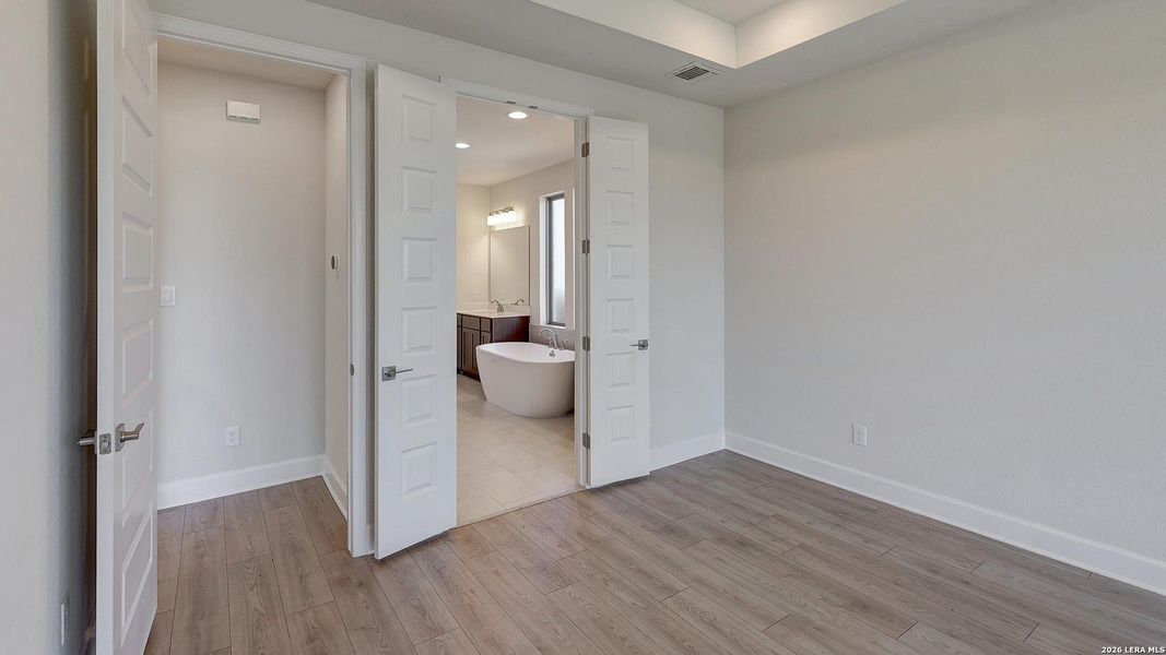 Spacious, unfurnished interior of a new home in Alsatian Oaks, Castroville (Image 25).