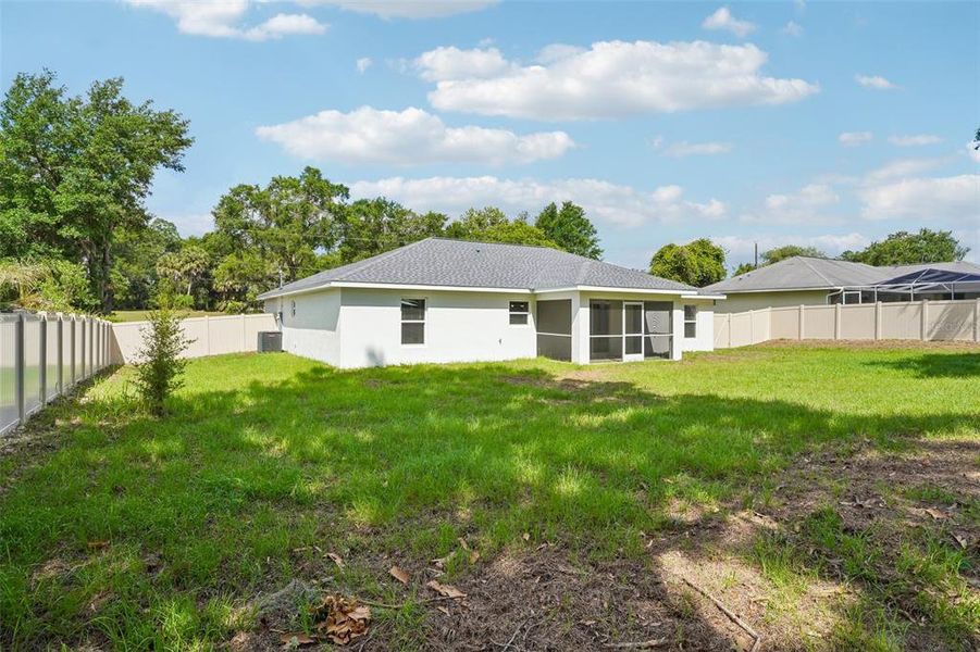 Exterior details and patio area of a home in , Dunnellon (Image 3).