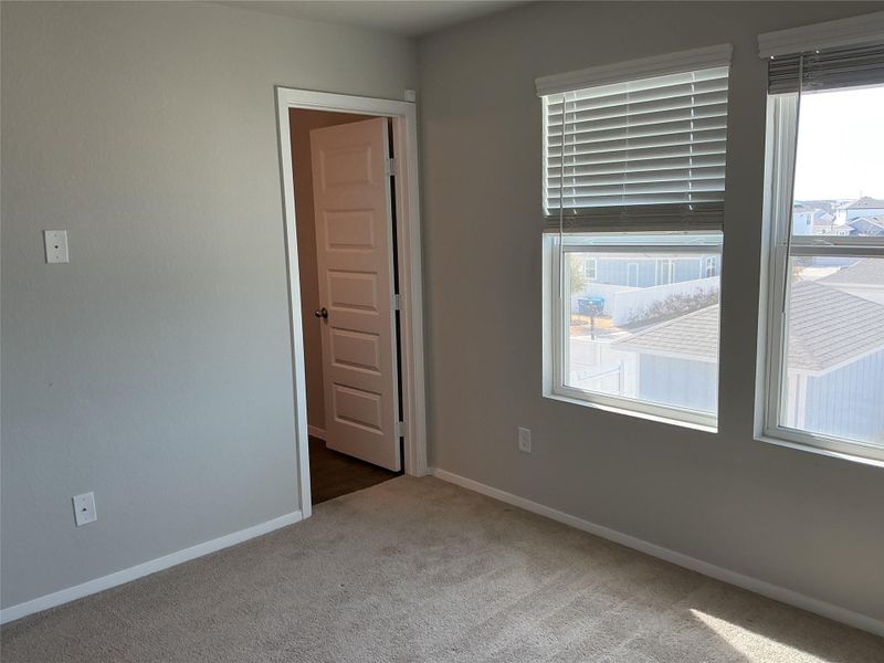 Spacious, unfurnished interior of a new home in Harvest Ridge, Elgin (Image 15).