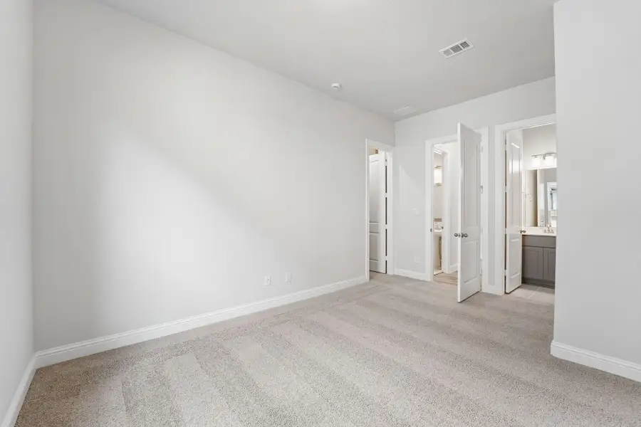 Spacious, unfurnished interior of a new home in WILDTREE 60', Montgomery (Image 24).