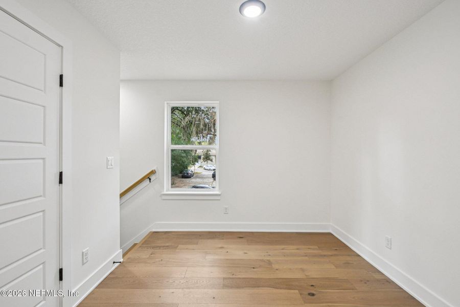 Spacious, unfurnished interior of a new home in , Green Cove Springs (Image 37).