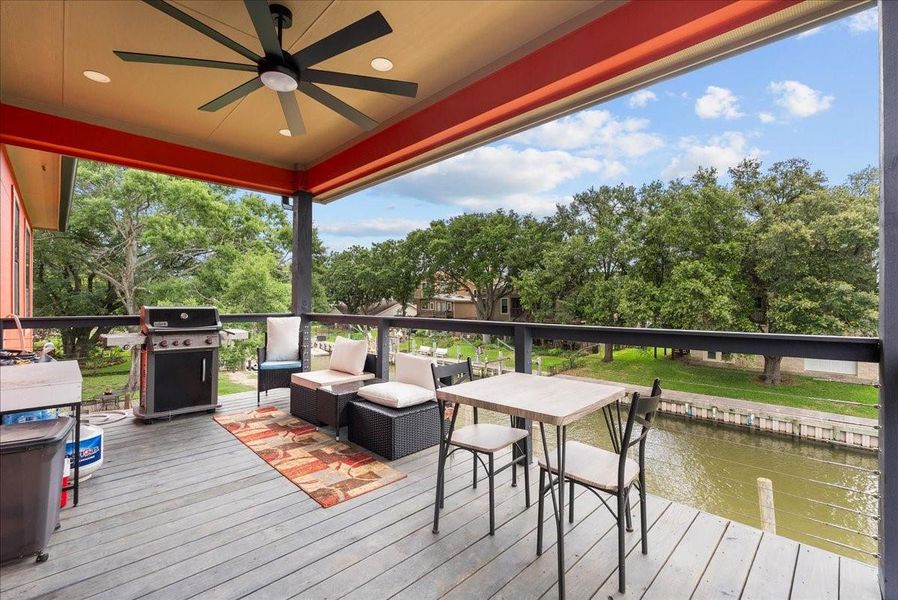 Exterior details and patio area of a home in , Kemah (Image 19).