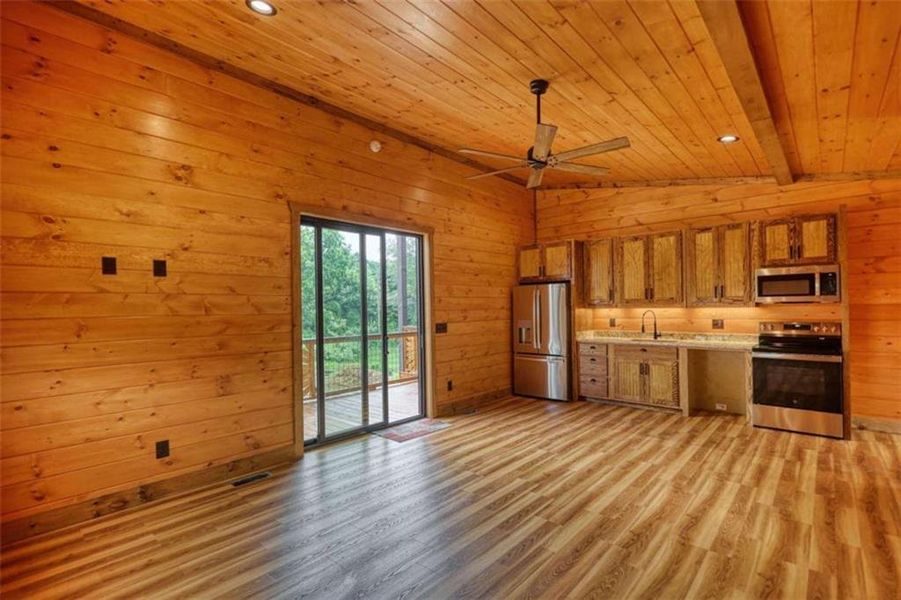 Spacious, unfurnished interior of a new home in , Blue Ridge (Image 56).