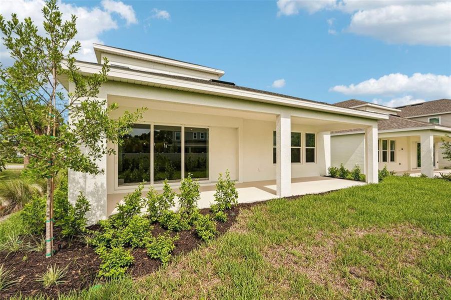 Exterior details and patio area of a home in Tiburon, Nokomis (Image 3).