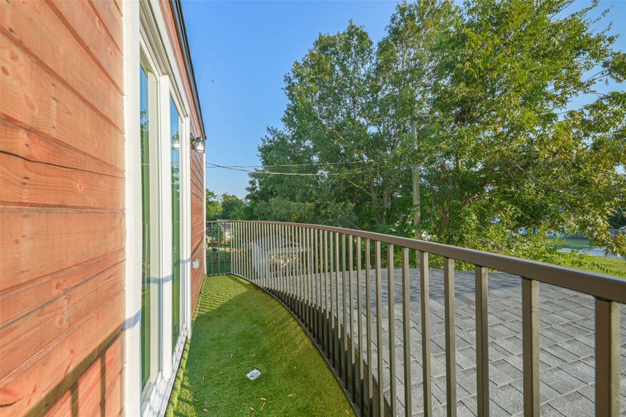 Exterior details and patio area of a home in , Baytown (Image 19).
