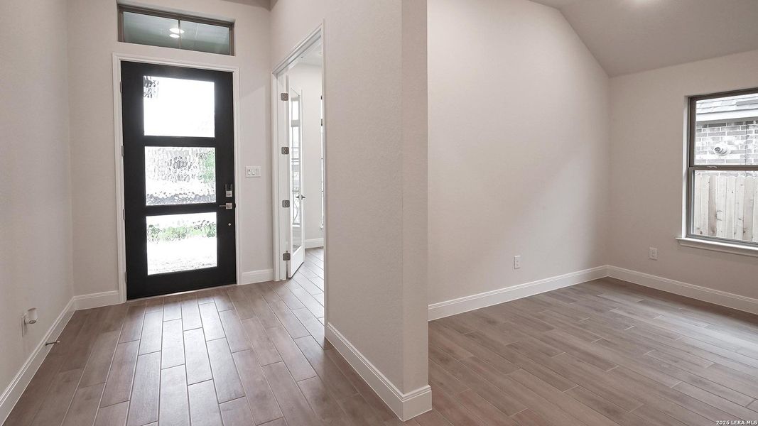 Spacious, unfurnished interior of a new home in Meadows of Mill Creek, Seguin (Image 16).