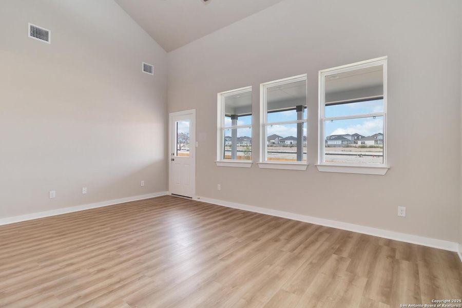 Spacious, unfurnished interior of a new home in Hunters Ranch, San Antonio (Image 15). Spacious, unfurnished interior of a new home in Hunters Ranch, San Antonio (Image 15).