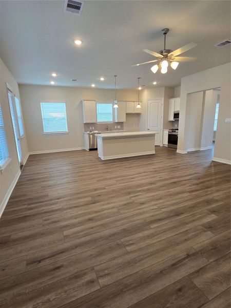 Spacious, unfurnished interior of a new home in Lake Mija Village, Seabrook (Image 17).