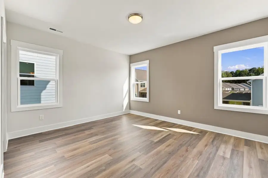Spacious, unfurnished interior of a new home in Allen Park, Raleigh (Image 14).