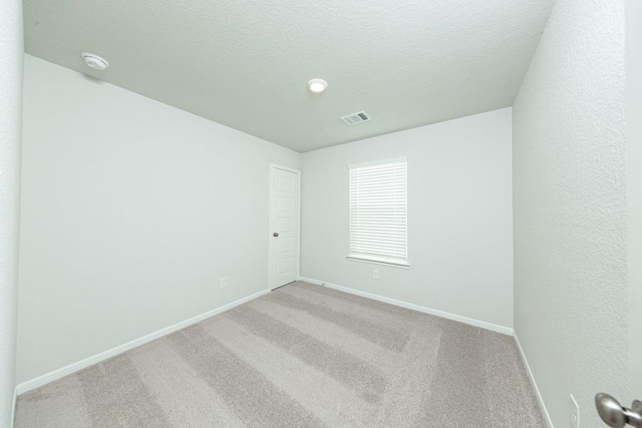 Spacious, unfurnished interior of a new home in Bammel Oaks, Houston (Image 14).