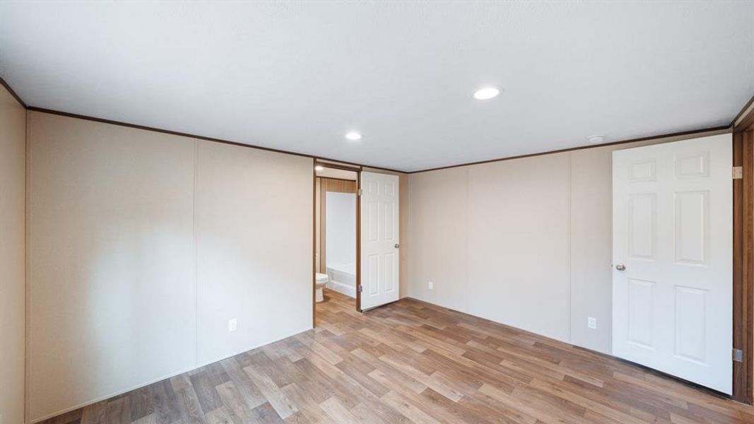 Spacious, unfurnished interior of a new home in , Tool (Image 9).