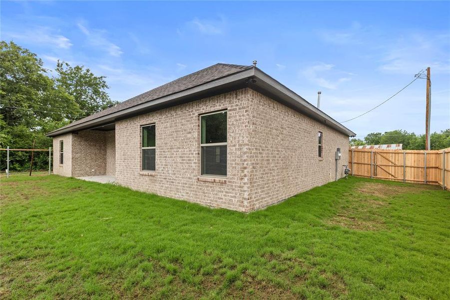 Exterior details and patio area of a home in , Tom Bean (Image 4).