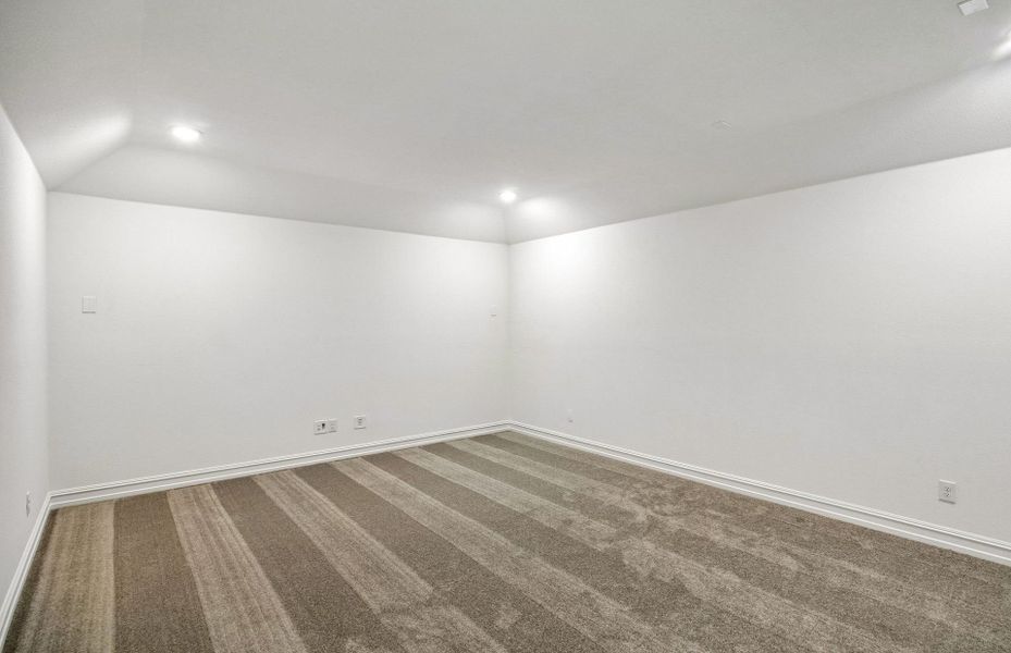 Spacious, unfurnished interior of a new home in Creekview Meadows, Pilot Point (Image 22).