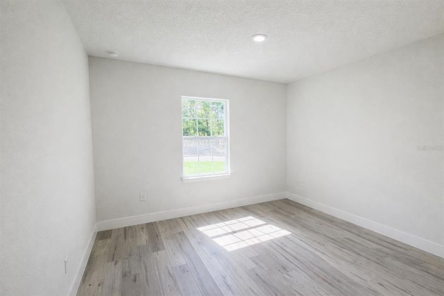 Spacious, unfurnished interior of a new home in , Dunnellon (Image 17).