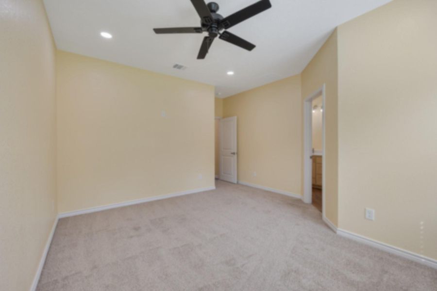 Spacious, unfurnished interior of a new home in , Bryan (Image 9).