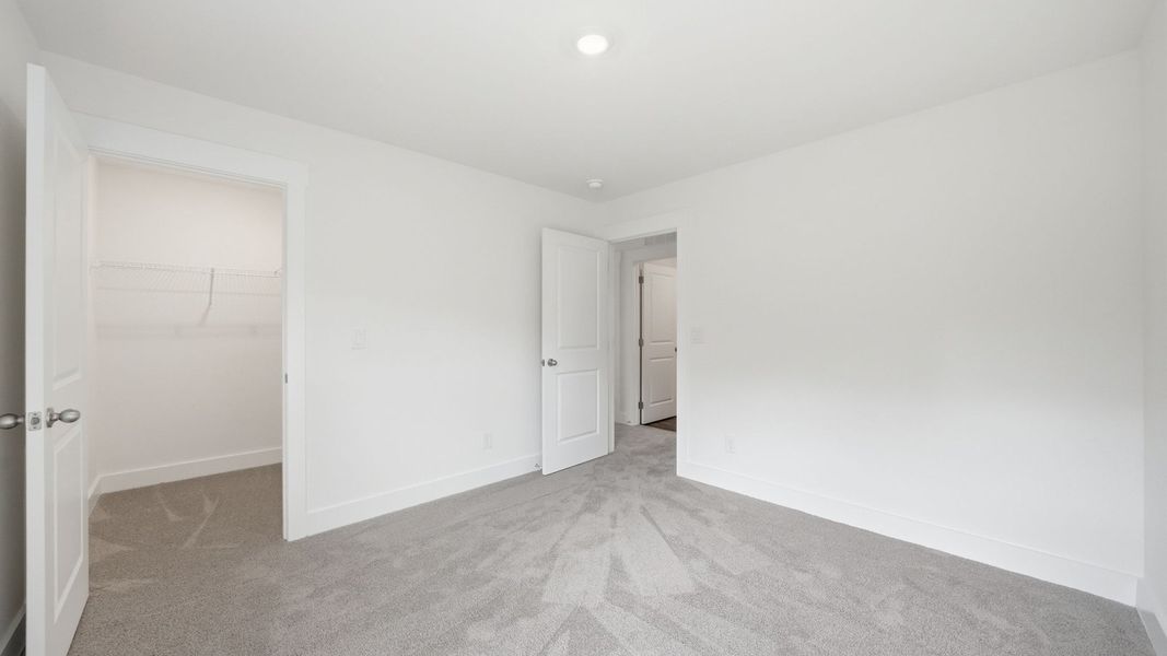 Spacious, unfurnished interior of a new home in Fieldcrest Acres, Blountville (Image 20).