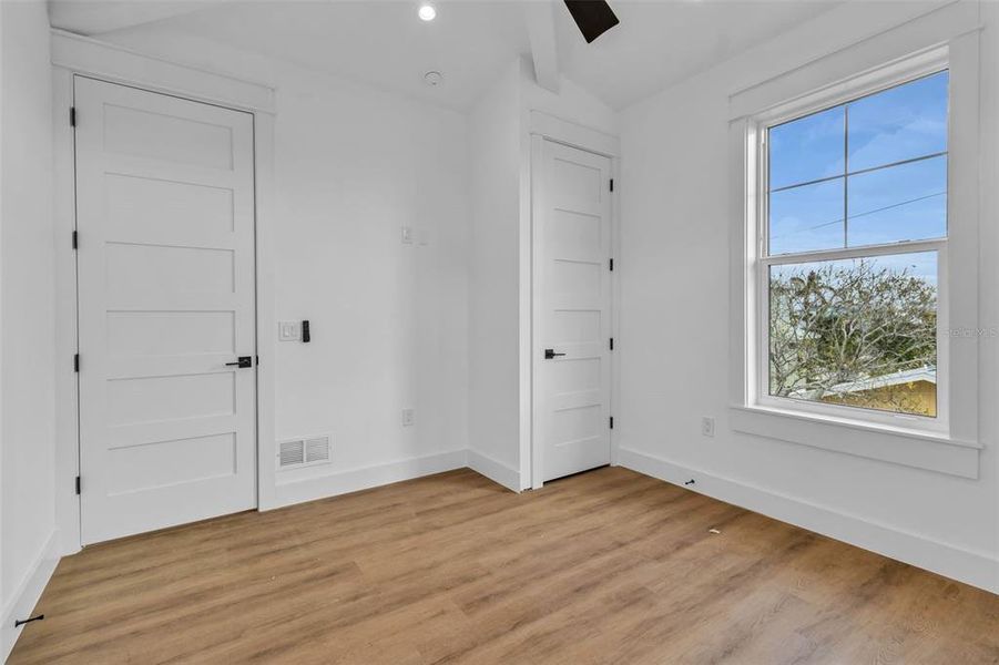 Spacious, unfurnished interior of a new home in , Bradenton Beach (Image 30).