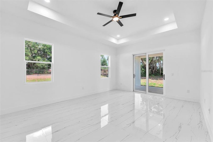 Spacious, unfurnished interior of a new home in , Thonotosassa (Image 44).