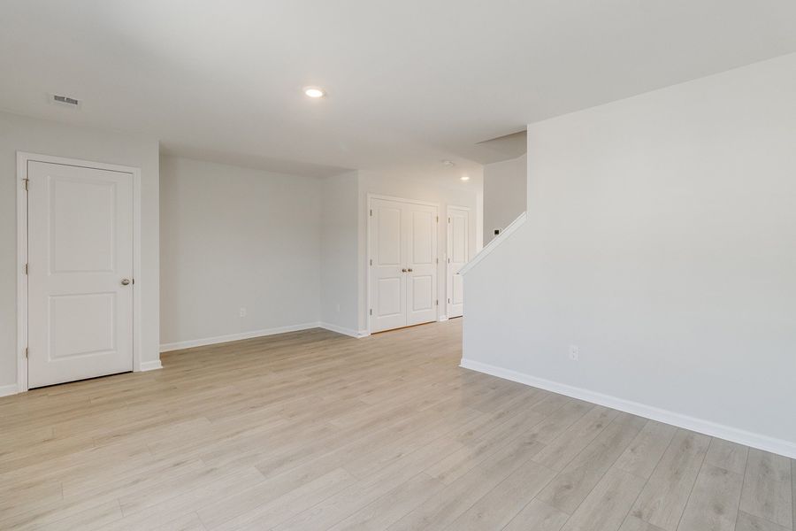 Spacious, unfurnished interior of a new home in Astoria, Columbia (Image 16).