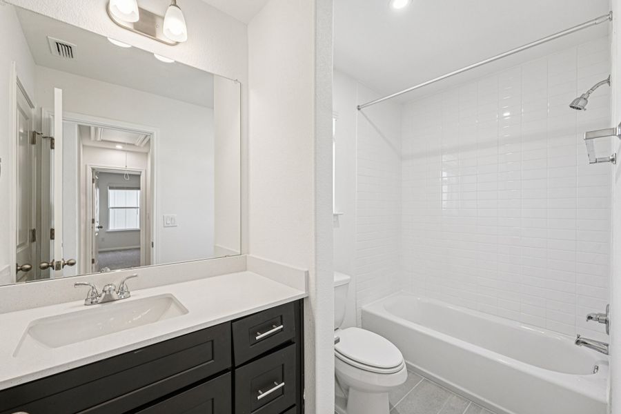 Furnished interior view inside a new home in Porter Country, Buda (Image 12).