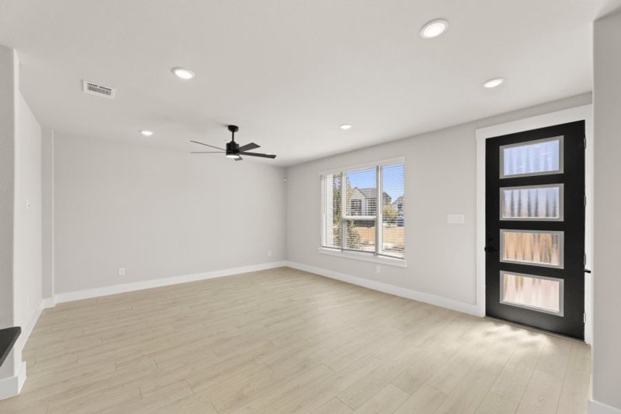 Spacious, unfurnished interior of a new home in Chelsea Commons, Allen (Image 17).